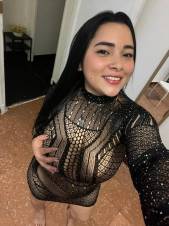 Soy latína  juguetona y complaciente