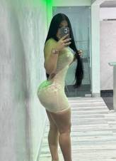 chica super complaciente en la cama